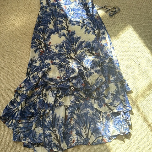 Gorgeous asymmetrical maxi dress - Picture 3 of 5